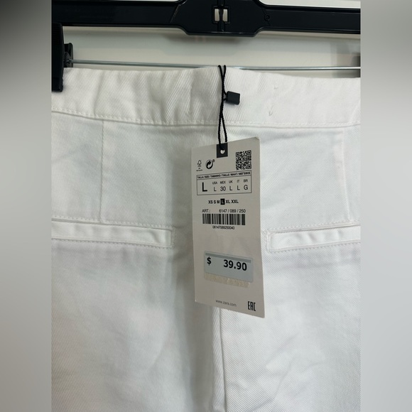 NWT Zara Gold Button White Jeans - Picture 7 of 9